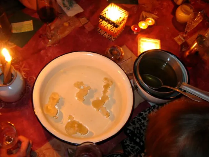 Обряд снятия порчи воском в Ельце